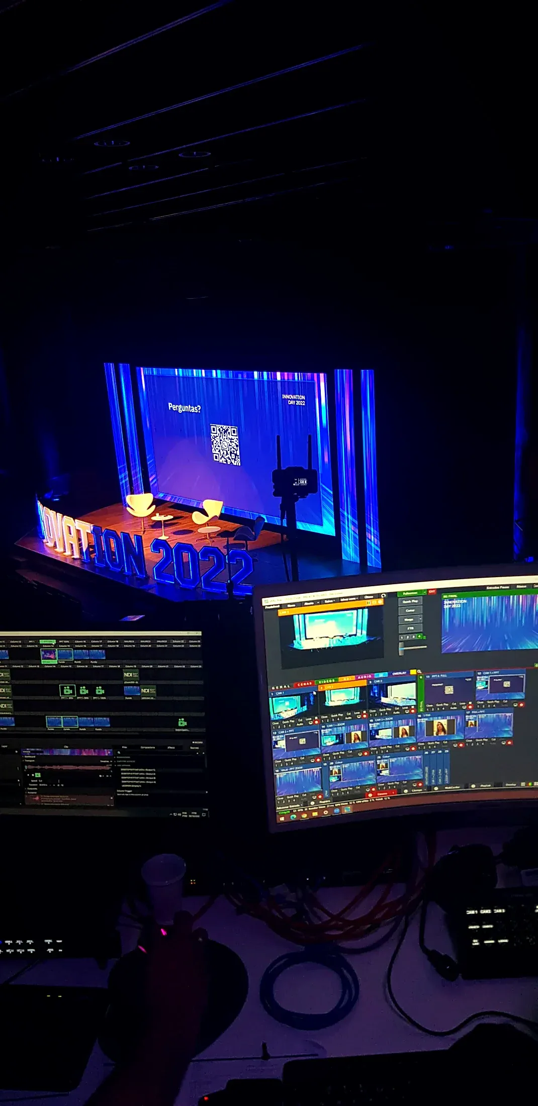 Estrutura técnica e cenográfica em evento corporativo